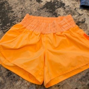 LULULEMON ORANGE SPORTS SHORTS